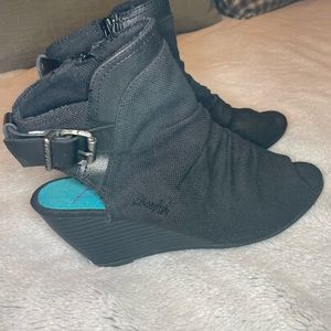 Blowfish black open toe wedge - size 7